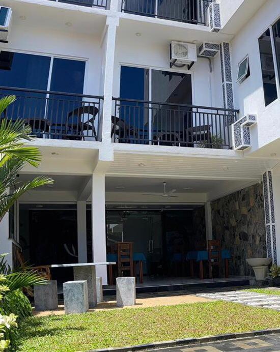 Funwhales Gasthof Negombo