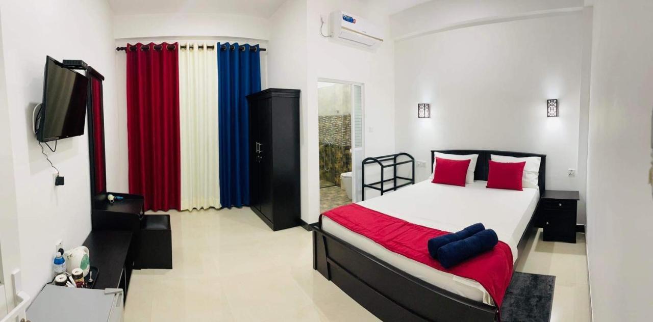 Funwhales Gasthof Negombo